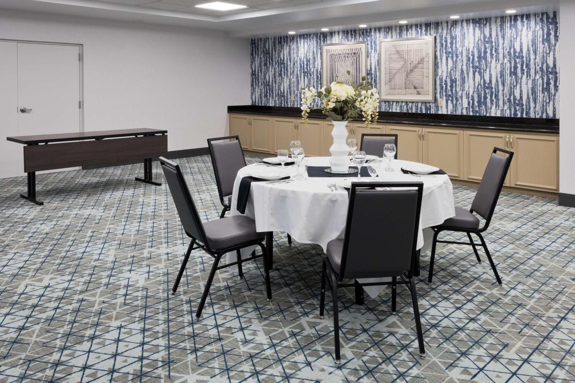 Hilton Garden Inn Birmingham Se/Liberty Park Ngoại thất bức ảnh